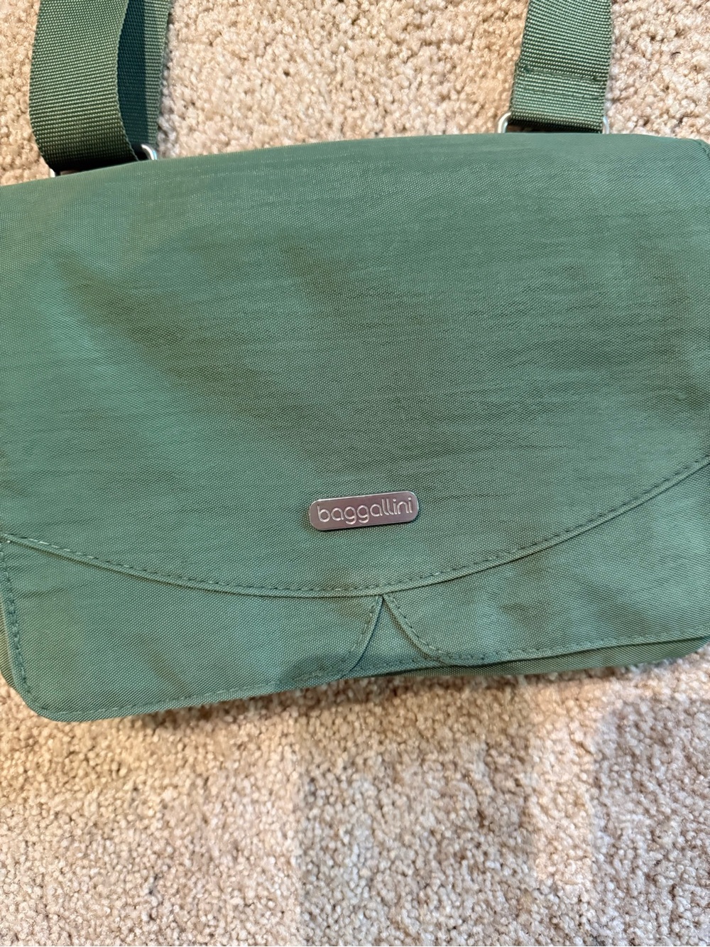 Baggallini green crossbody bag with adjustable strap